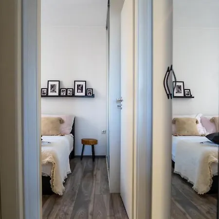 Modern With Balcony Near Shopping Mall Appartement