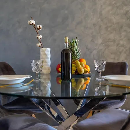 Appartement Modern With Balcony Near Shopping Mall *