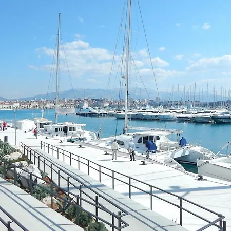 Modern With Balcony Near Shopping Mall Appartement
