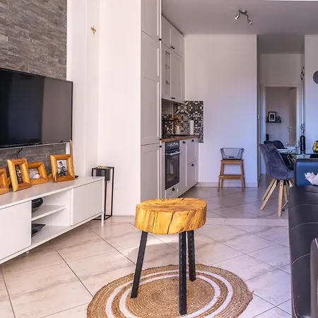 Modern With Balcony Near Shopping Mall Split