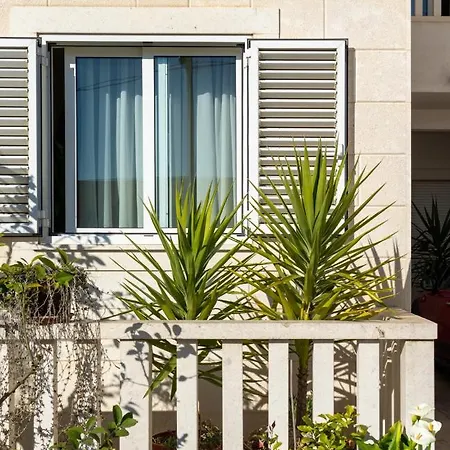 Appartement Modern With Balcony Near Shopping Mall