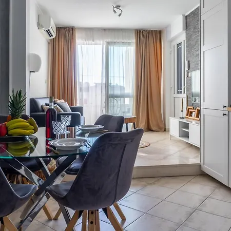 Appartement Modern With Balcony Near Shopping Mall