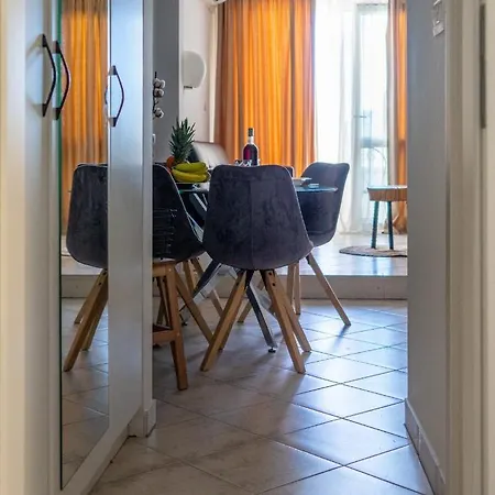 Appartement Modern With Balcony Near Shopping Mall